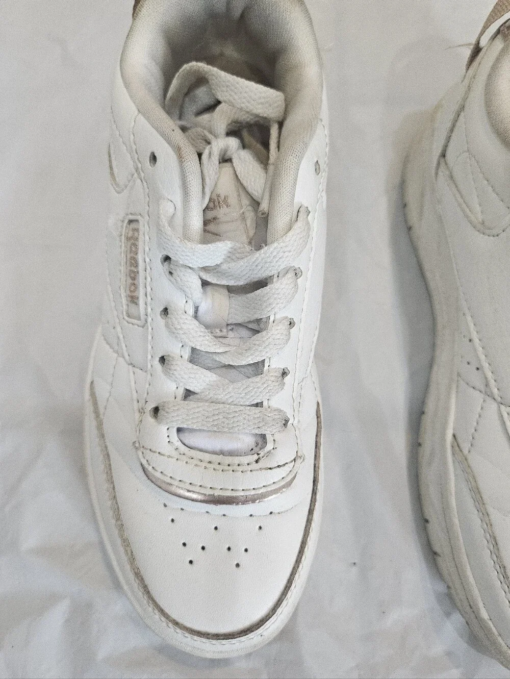 Reebok Club MEMT Youth Size 2 / Women's 3.5 White Gold